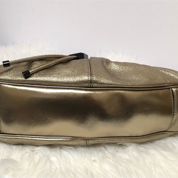 Burberry Metallic Leather Handbag Goldstone - Picture 14 of 16
